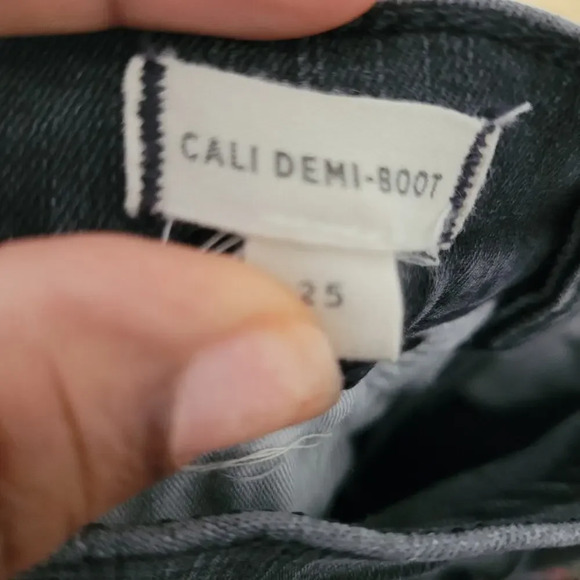 Madewell Women's Demi-Boot Cropped Jean Size 25 Black Wash Button Fly Raw Hem - Picture 6 of 11